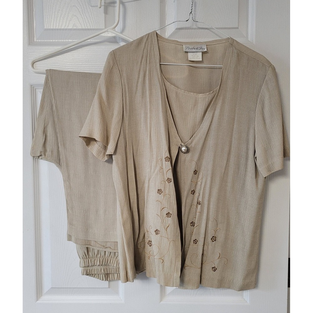 Pride & Joy Women's 2-Piece Blouse/Pants Outfit Size 10P Beige with Floral Print